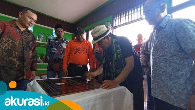 Bupati Kutim Ardiansyah Resmikan “Oke Akang” Galeri Pusat Oleh-oleh Kuliner Asli Kaliorang
