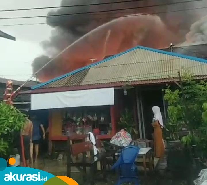 Meski Ditengah Hujan, Kebakaran di Soetomo Hanguskan Banyak Bangunan