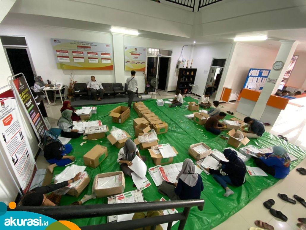 KPU Bontang Libatkan 53 Warga Untuk Lipat Surat Suara, Dibayar Rp300 Per Lembar