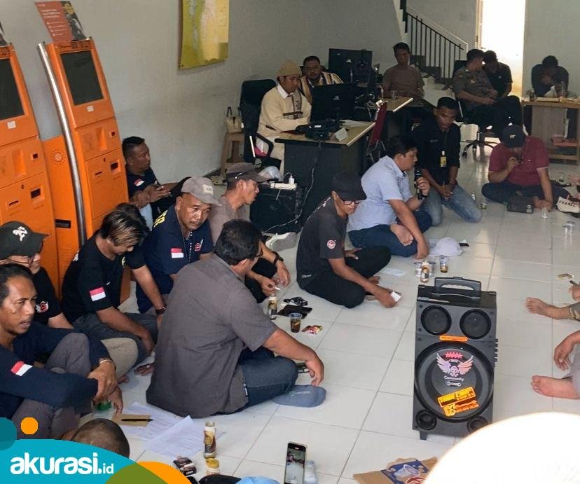 Puluhan Driver Maxim Demo, Desak Perubahan Aturan Stiker dan Batasan Pengemudi Baru