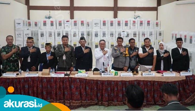 Pj Bupati PPU Hadiri Rapat Pleno PPK, Pastikan Perhitungan Suara Berjalan Lancar