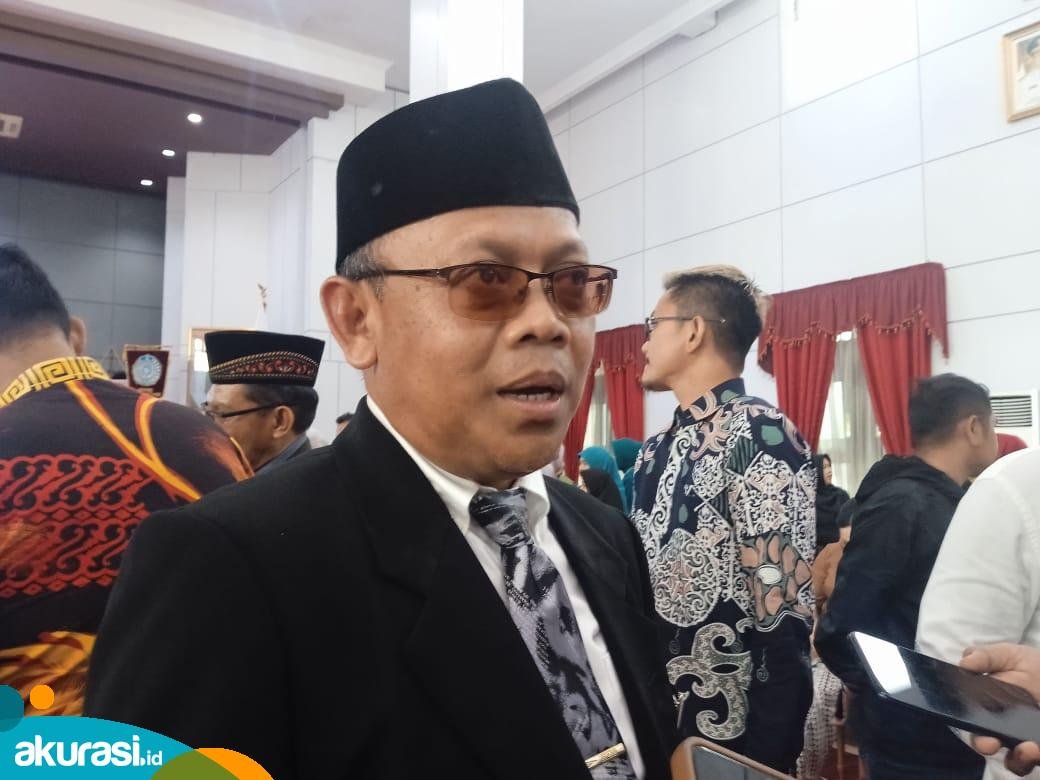 Rektor Universitas Mulawarman, Abdunnur, ketika diwawancarai. (Yasinta Erikania Daniartie/Akurasi.id)