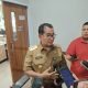 Pj Gubernur Kaltim melakukan sidak ke Kantor DLH Kaltim. (Yasinta Erikania Daniartie/Akurasi.id)