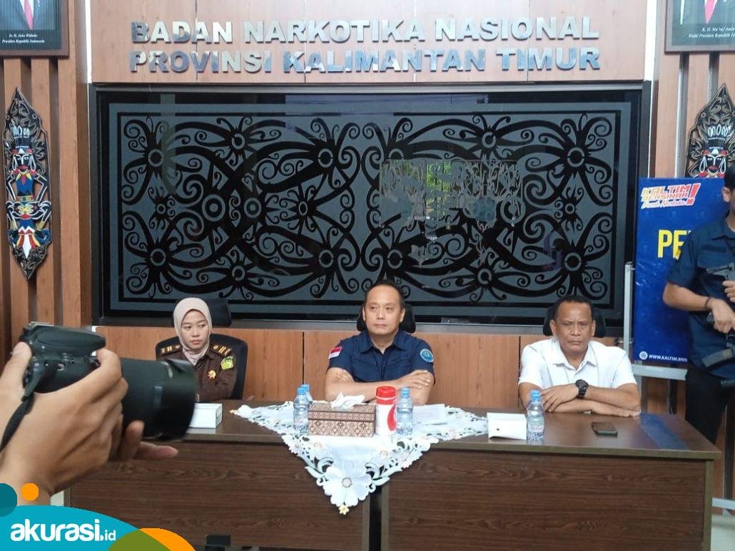 Ambil Paket Ganja 1,9 Kg di Jasa Pengiriman, Dua Pelaku Diamankan BNNP Kaltim