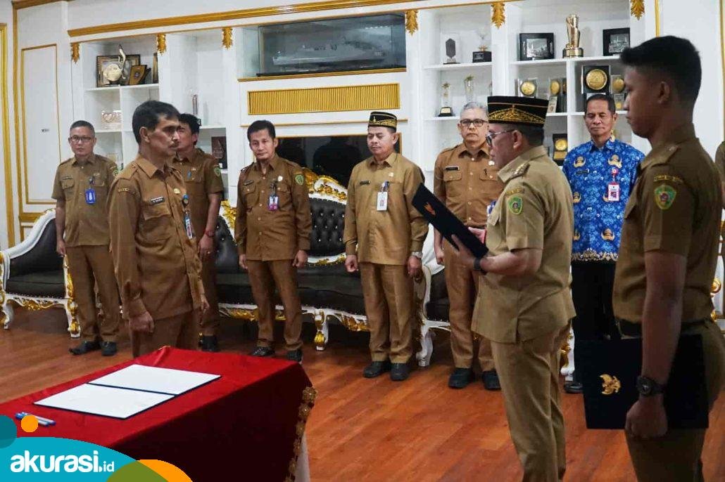 Pj Bupati PPU Makmur Marbun Lantik Saidin sebagai Kepala Dinsos PPU yang Baru