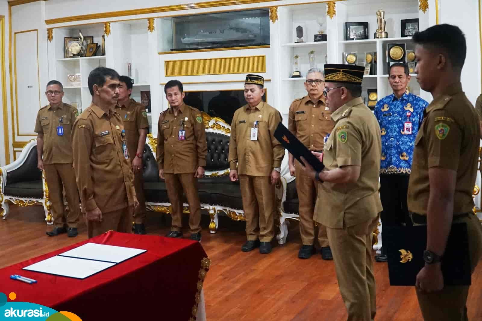 Pj Bupati PPU Makmur Marbun Lantik Saidin sebagai Kepala Dinsos PPU yang Baru