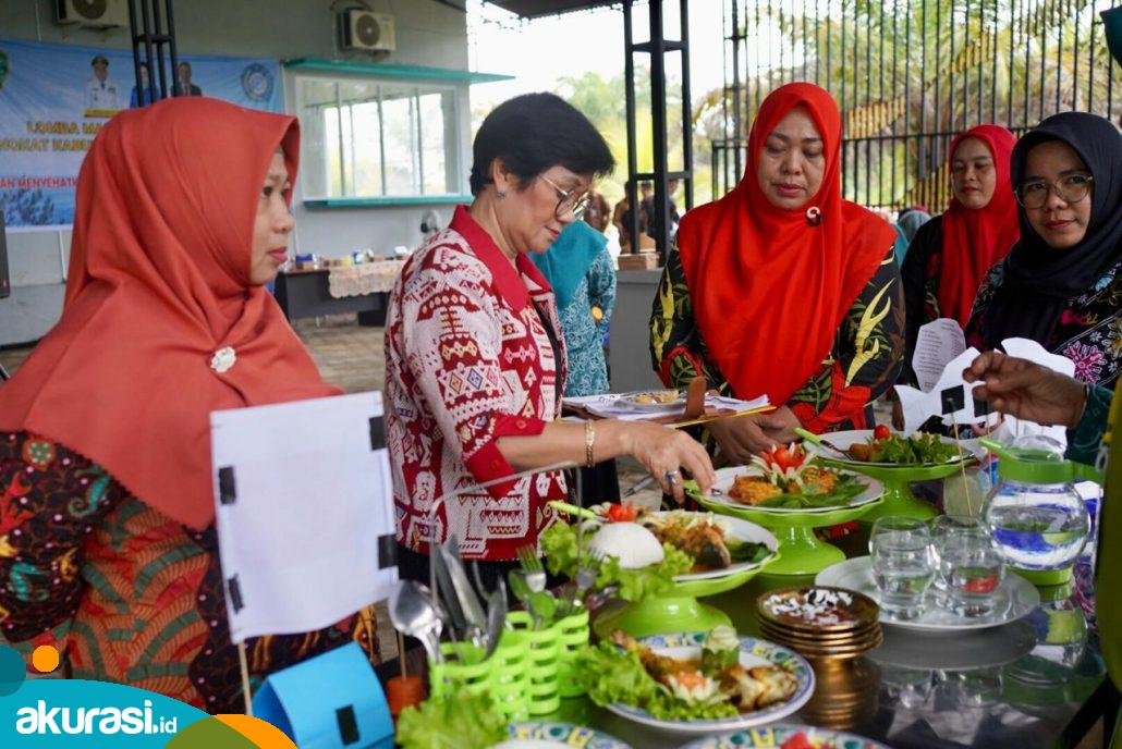 Ketua TP PKK PPU Linda Romauli Siregar berikan penilaian pada peserta LMSI. (istimewa)