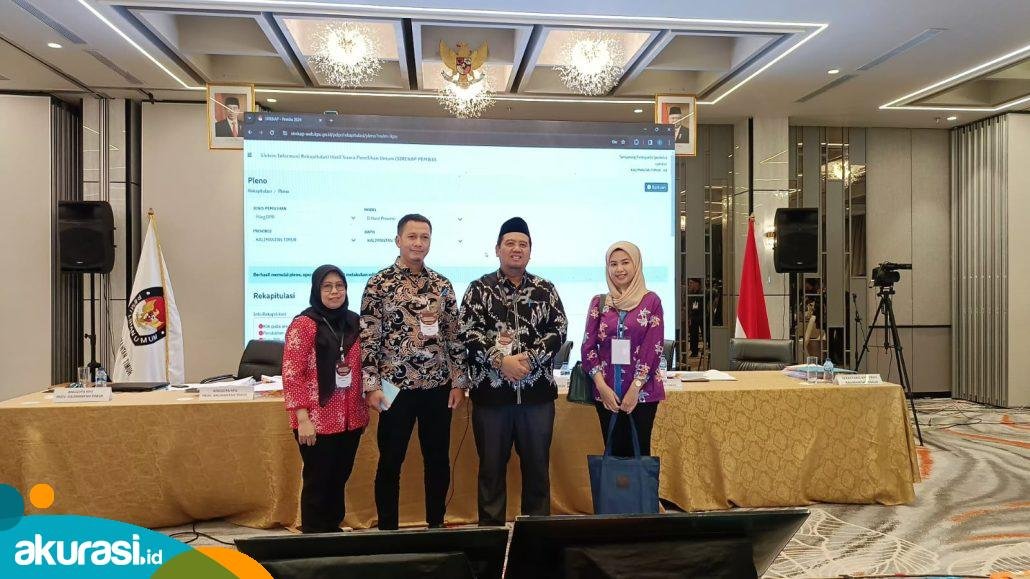 Rapat pleno terbuka rekapitulasi suara tingkat Provinsi Kaltim pada Pemilu 2024. (Yasinta Erikania Daniartie/Akurasi.id)