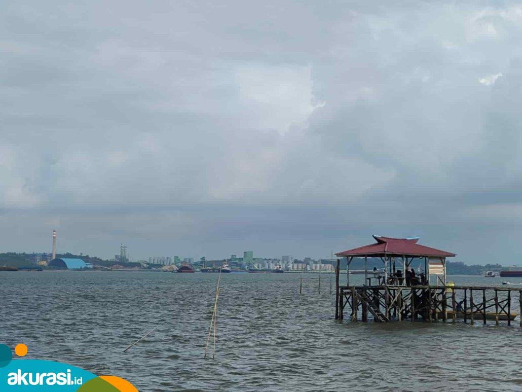 Suasana tempat mencari ikan nelayan Pantai Lango, Penajam Paser Utara. (Muhammad Zulkifli/Akurasi.id)