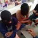 Dua pelaku tawuran bawa sajam yang sempat viral di media sosial berhasil diamankan petugas. (Yasinta Erikania Daniartie/Akurasi.id)