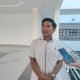Andi Faizal Sofyan Hasdam saat ditemui dan diwawancarai terkait 50 orang pegawai DPM-PTSP yang mendatangi rumah jabatan (Dwi Kurniawan Nugroho / Akurasi.id)