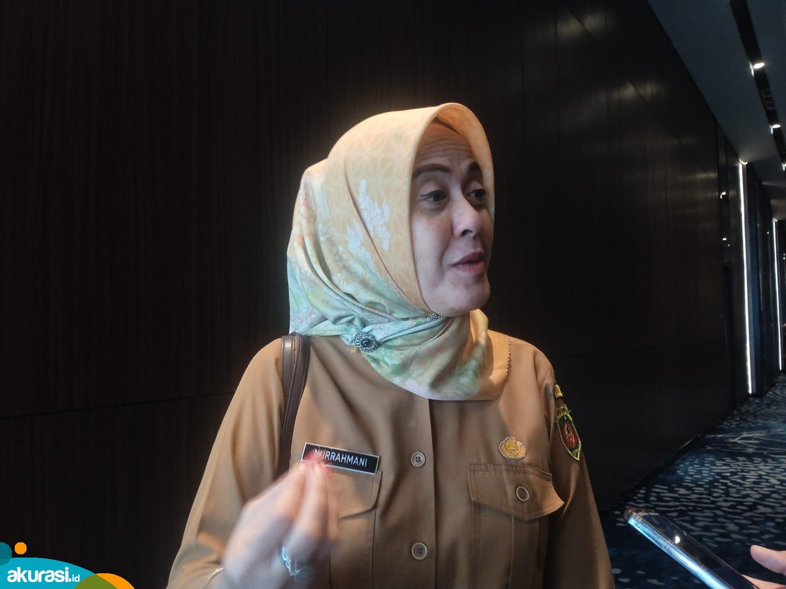 Kepala Dinas Koperasi, Usaha Kecil Menengah dan Perindustrian Kota Samarinda, Nurahmani, ketika diwawancarai terkait kebijakan isi parsel wajib produk lokal Samarinda. (Yasinta Erikania Daniartie/Akurasi.id)