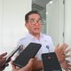 Pj Gubernur Kaltim, Akmal Malik, ketika diwawancarai awak media terkait THR honorer Kaltim. (Yasinta Erikania Daniartie/Akurasi.id)