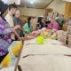 Wakil Wali Kota Bontang Najirah monitoring sembako jelang Lebaran di Pasar Taman Rawa Indah. (dwi kurniawan nugroho / akurasi.id)
