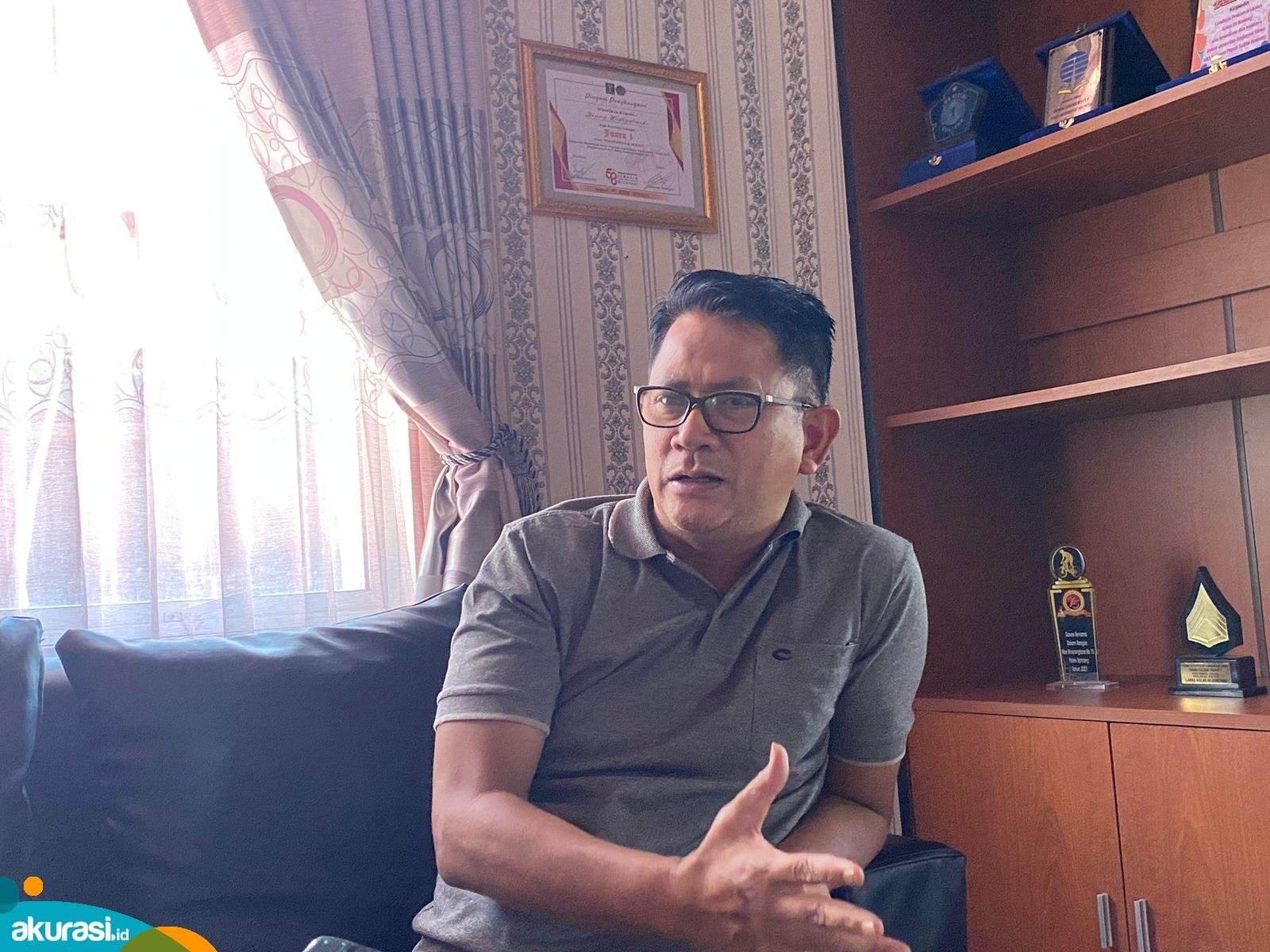 Kepala Lapas Bontang, Suranto saat diwawancarai. (Nuraini/Akurasi.id)