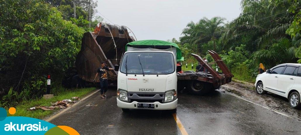 Poros Samarinda-Bontang Macet Total Akibat Truk Melintang