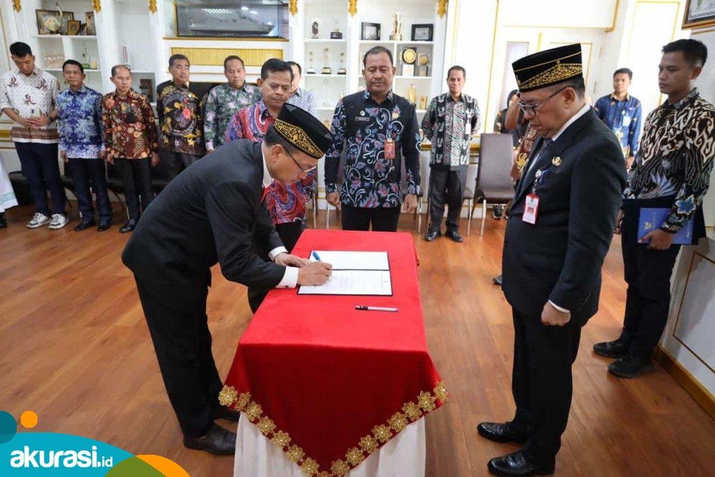 Lantik Dirut Perumda Benuo Taka, Makmur Marbun Minta Segera Benahi BUMD