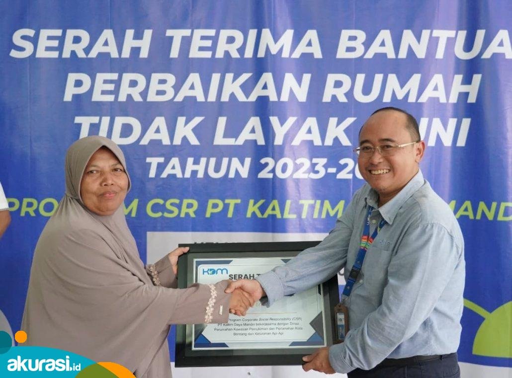 Tiga Rumah Warga Kelurahan Api-Api Dapat Perbaikan dari Program RTLH CSR KDM - kaltim.akurasi.id