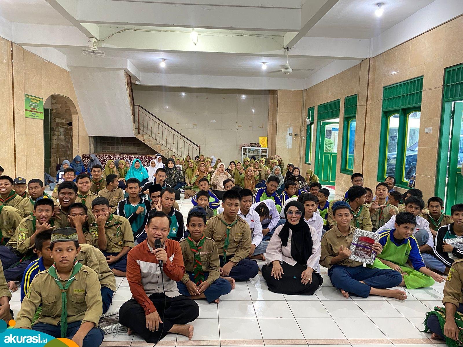 Neni Moerniaeni mengunjungi pelajar SMK Muhammadiyah Bontang, Selasa, 21 Mei 2024. (istimewa)