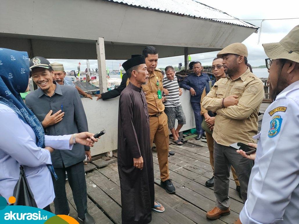 Rusak 10 Tahun, Jembatan Penghubung RT 17 dan RT 18 Berbas Pantai Belum Pernah Diperbaiki