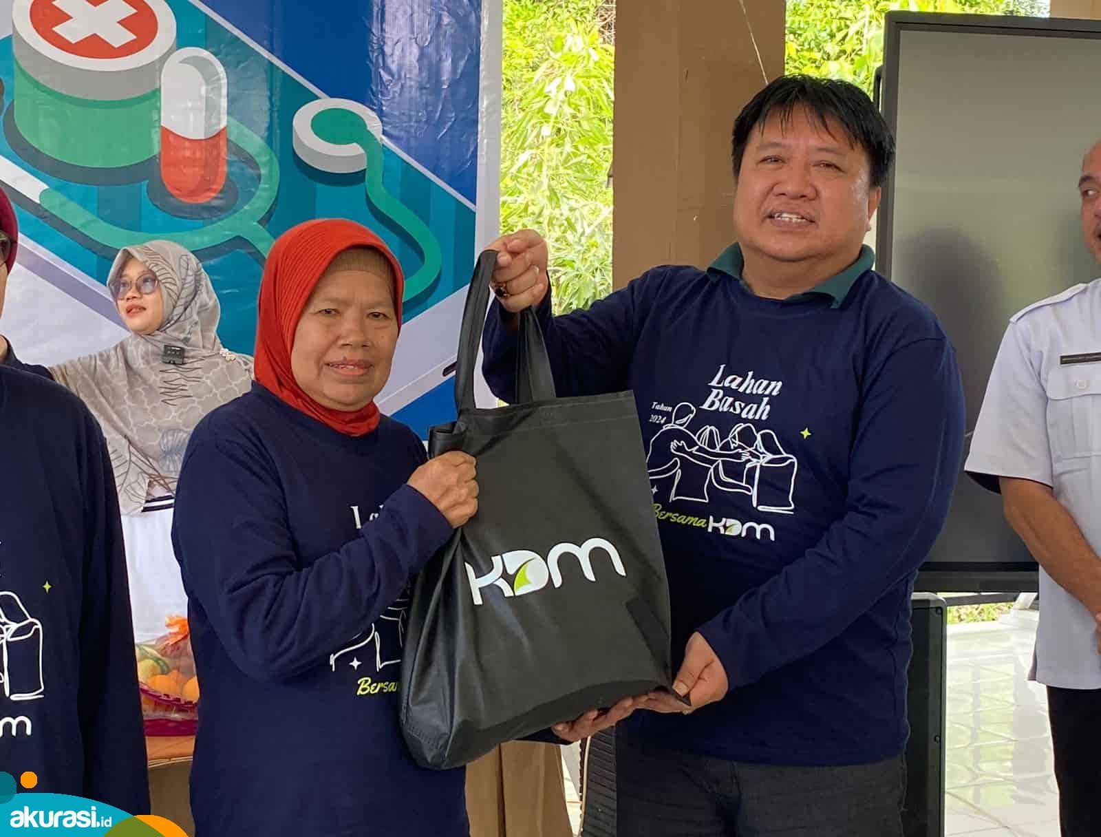 PT KDM Peduli Kesehatan Lansia Melalui Program Lahan Basah
