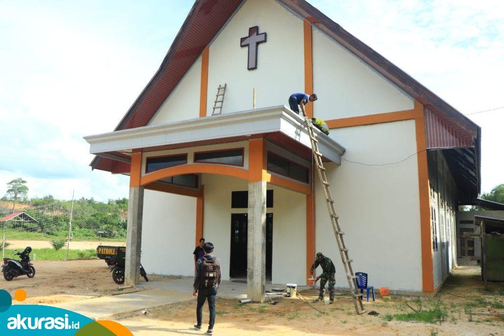 Satgas TMMD ke- 120 Kodim 0908/Bontang Kebut Pengecatan Rumah Ibadah di Kelurahan Kanaan