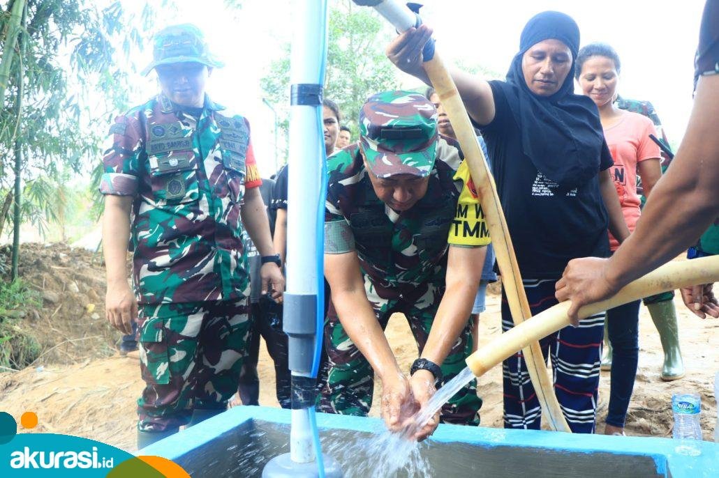 Tanpa Fasilitas Air Bersih Selama 29 Tahun, Warga Kampung Timur Kini Tersenyum Berkat TMMD 120
