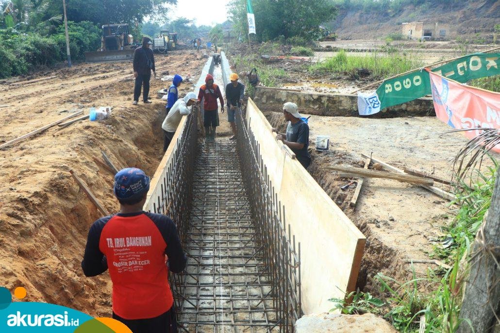 Satgas TMMD Ke-120 Kodim 0908/Bontang Mulai Merangkai Besi dan Cor Plat Duiker