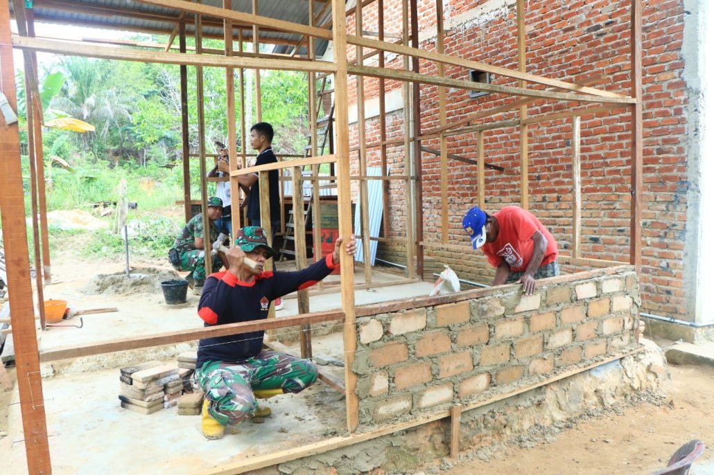 Tatkala Mimpi Paulina dan Yursan Miliki Rumah Layak Huni Terealisasi Lewat Program TMMD Ke 120-Akurasi.id