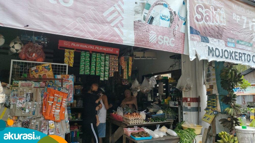 Warung Kelontong Milik Astutik (53) yang berada di Jalan Kalimantan Kelurahan Api-Api. Ratusan tabung gas hilang di Bontang. (Dwi Kurniawan Nugroho/Akurasi.id)