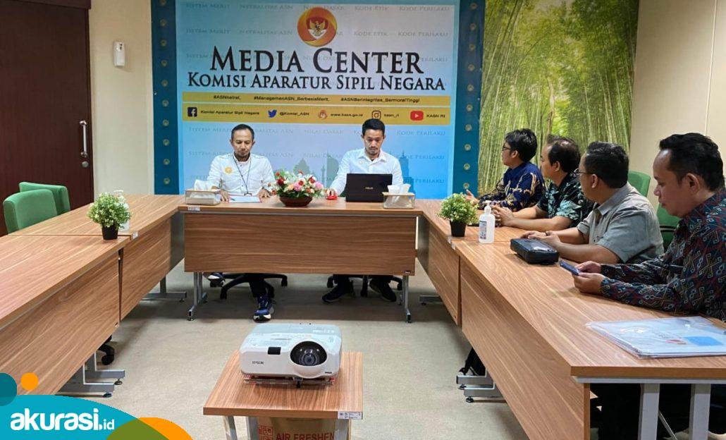 Proses diskusi komisi ASN dan Bawaslu Kota Samarinda. Bawaslu Samarinda laporkan dua kepala dinas dan Sekretaris DPRD. (Istimewa)