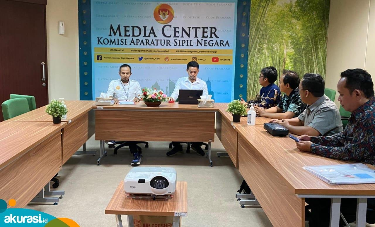 Proses diskusi komisi ASN dan Bawaslu Kota Samarinda. Bawaslu Samarinda laporkan dua kepala dinas dan Sekretaris DPRD. (Istimewa)