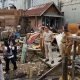 Wali Kota Samarinda Andi Harun bersama jajaran Pemkot melakukan Peninjauan pembebasan lahan dalam rangka kegiatan normalisasi Sungai Karang Mumus. (Dhion/Akurasi.id)