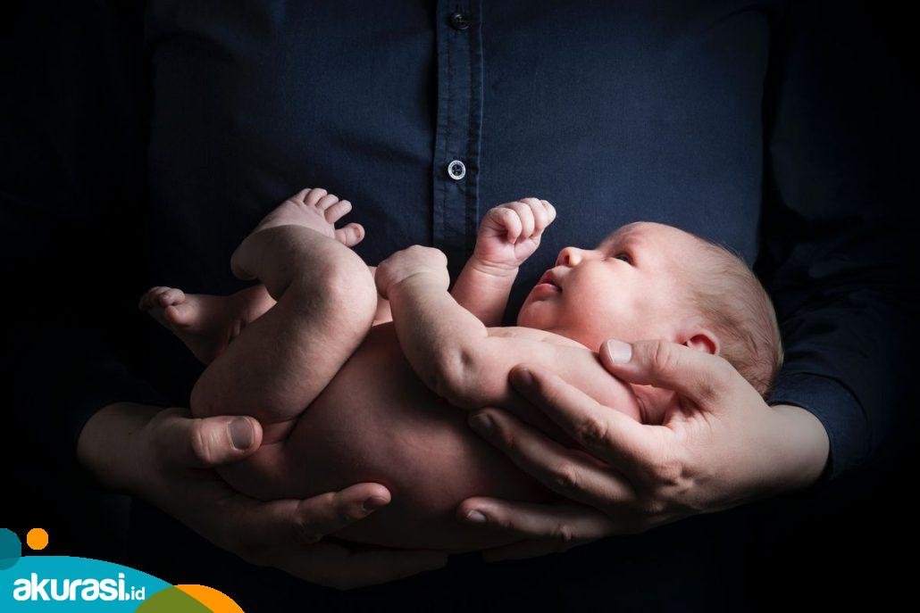 ilustrasi bayi korban kelalaian ayah kandung. (pexels.com)