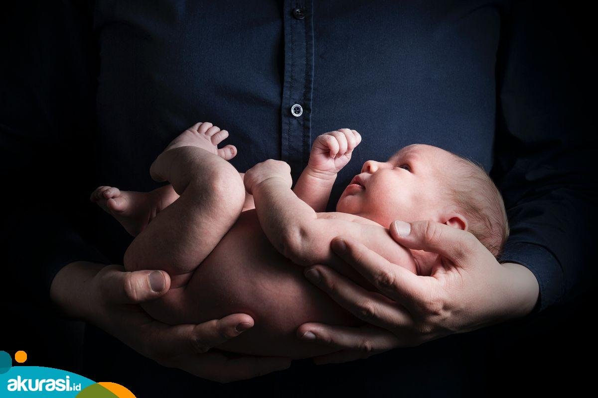 ilustrasi bayi korban kelalaian ayah kandung. (pexels.com)