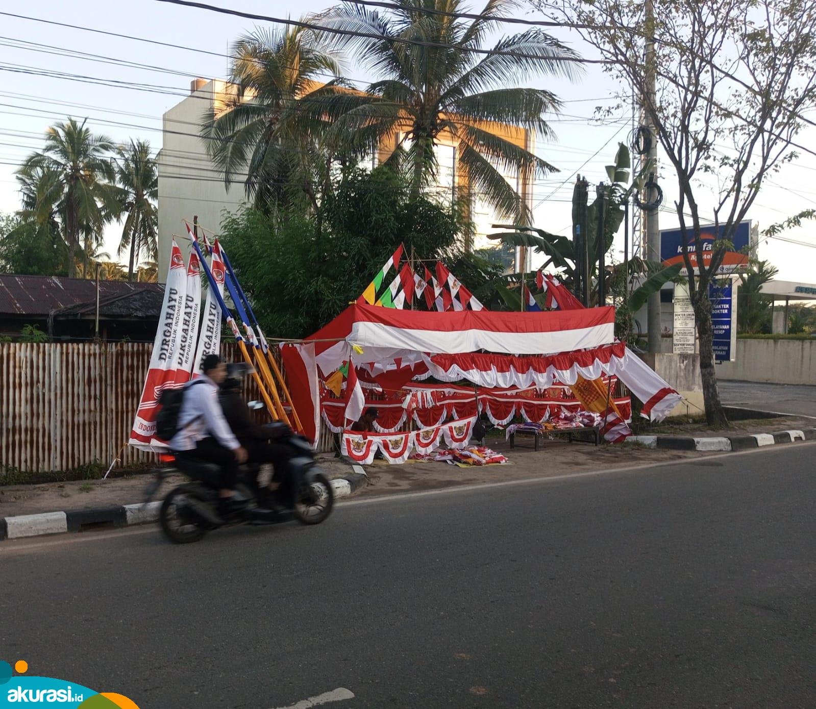 Pedagang Bendera Musiman Terancam Berguguran