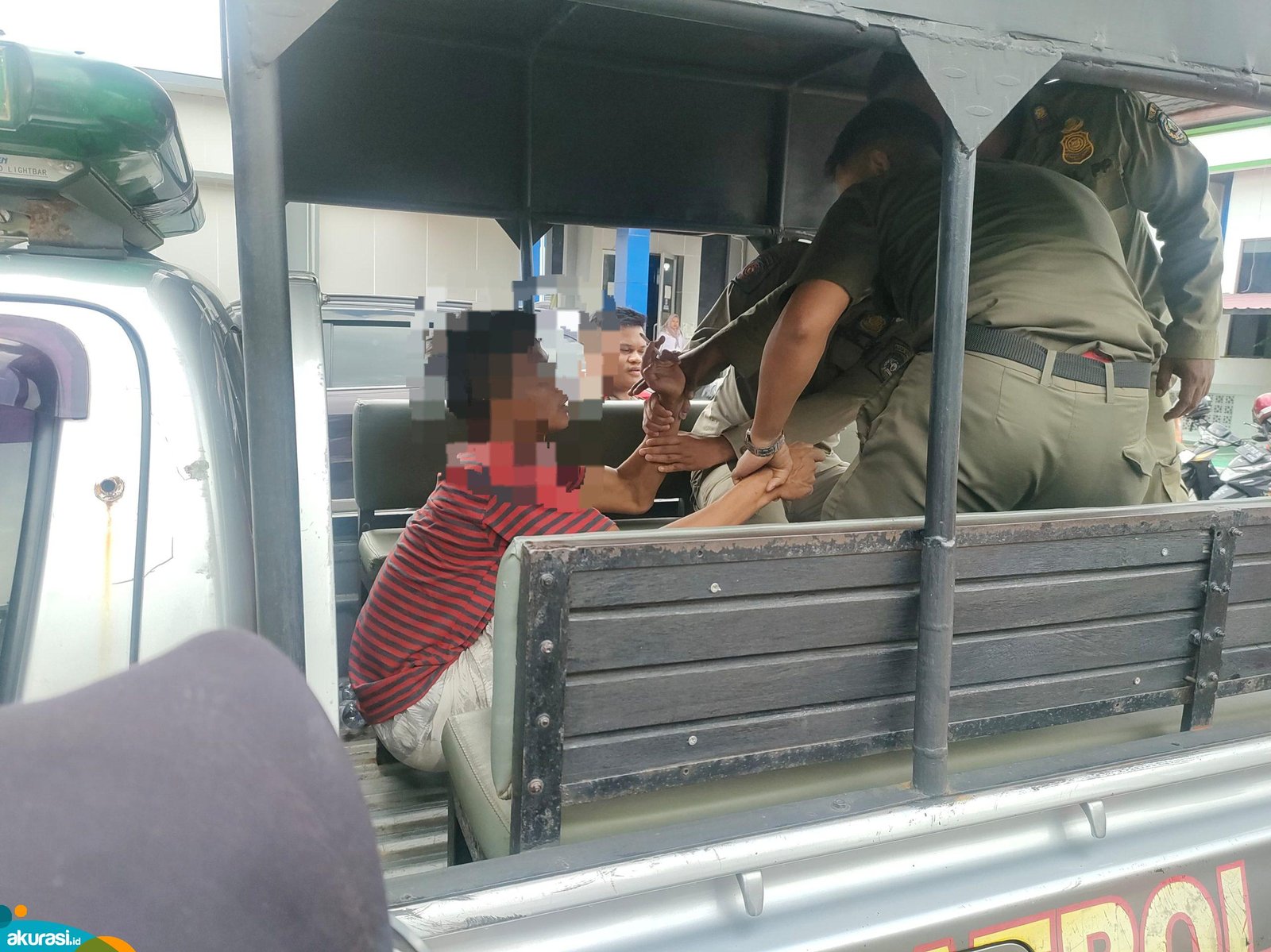 Diamankan Satpol PP Saat Nyanyi di Depan Toko Hp, Pria Asal Loktuan Gigit Petugas