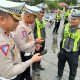 Pemeriksaan HP bagi para polisi di Polresta Samarinda. (Dok. Humas Polresta Samarinda)