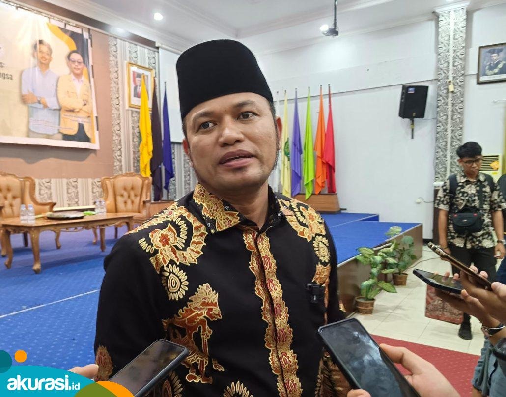 Anggota DPR RI Daerah Pemilihan (Dapil) Kaltim, Rudy Mas'ud saat di wawancarai oleh awak media. (Muhammad Zulkifli/Akurasi.id)
