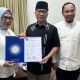 Penyerahan rekomendasi dukungan PAN kepada Najirah-Aswar untuk Pilkada Bontang 2024, yang diserahkan Waketum DPP PAN Yandri Susanto. (istimewa)