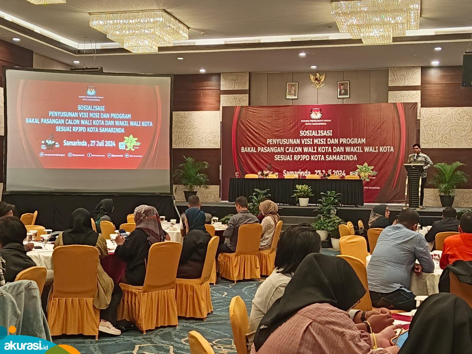 KPU Samarinda sosialisasi penyusunan visi, misi dan program bapaslon Wali Kota dan Wakil Wali Kota Samarinda 2024, di Hotel Midtown Samarinda, Sabtu (27/7/2024). (Muhammad Zulkifli/Akurasi.id)