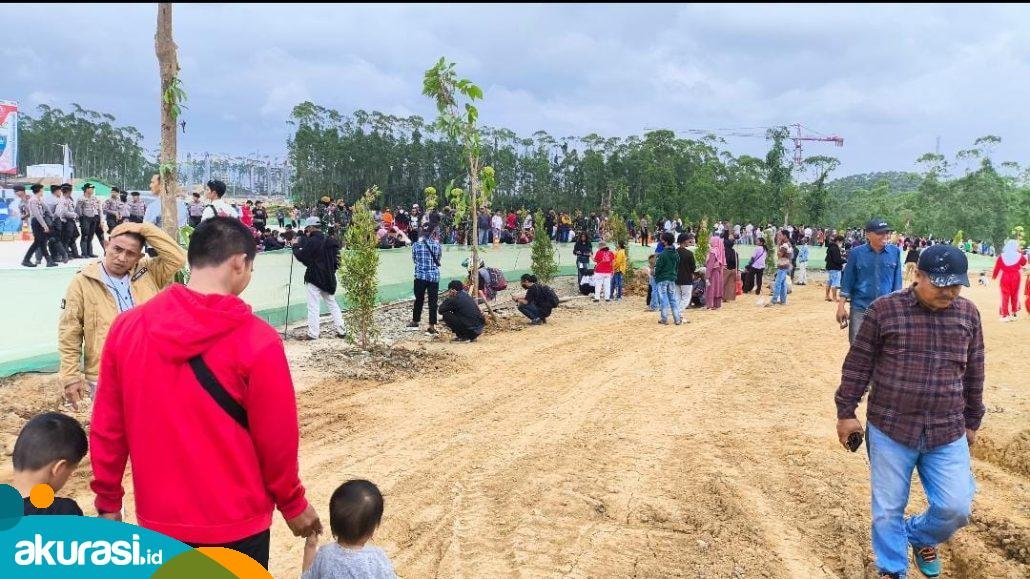 Berharap Bisa Masuk! Ratusan Warga Menanti di Gerbang IKN, Polda Kaltim: Masih Kami Upayakan
