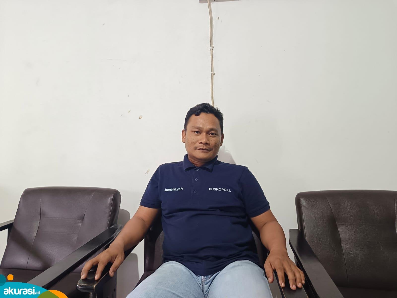 Pengamat Politik dari Universitas Mulawarman (Unmul), Jumansyah saat di temui di ruangannya. (Muhammad Zulkifli/Akurasi.id)