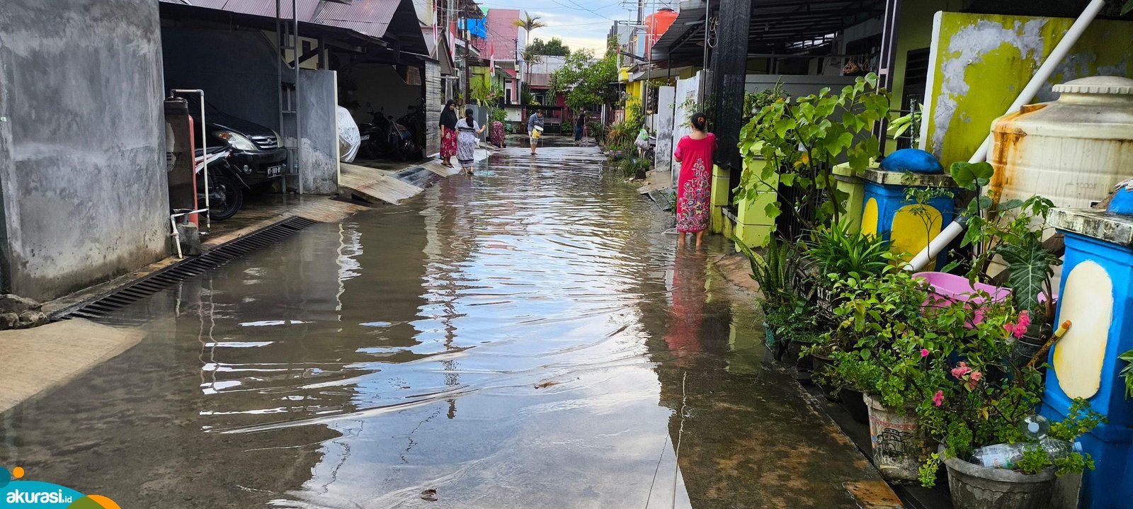 Salah satu kondisi genangan banjir di wilayah RT 27 yang terjadi beberapa pekan lalu. Pemkot akan targetkan perbaikan pelebaran drainase di Bontang Baru. (Dwi Kurniawan Nugroho/Akurasi.id)
