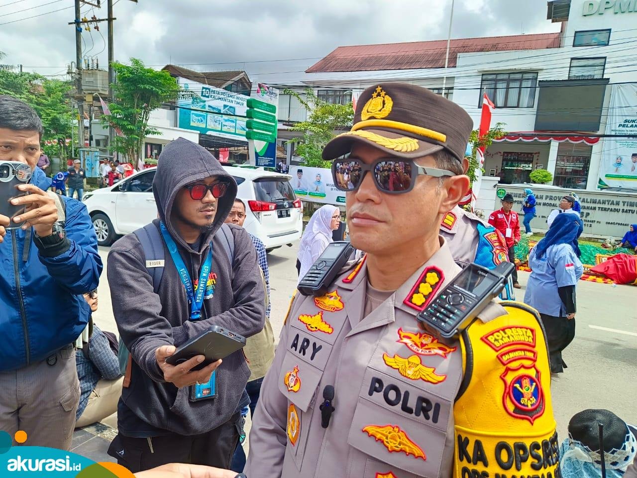 Kapolresta Samarinda, Kombes Pol Ary Fadli, ketika diwawancarai terkait pengamanan pendaftaran bacalon Gubernur dan Wakil Gubernur Kaltim. (Dok. Akurasi.id)