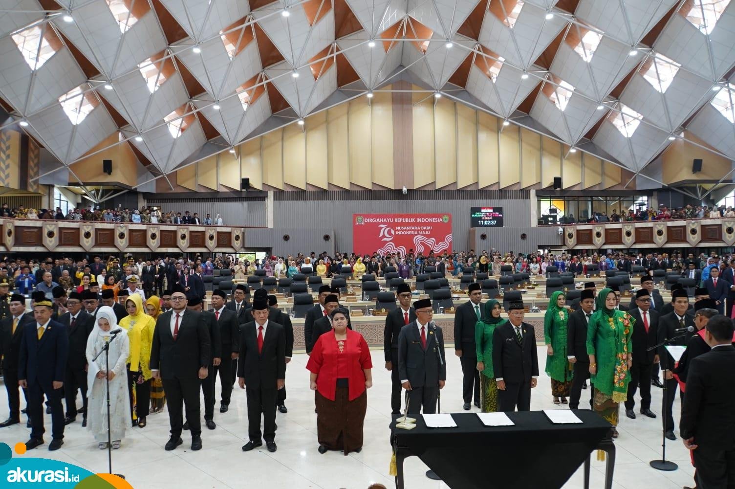 Momen pelantikan 53 Anggota DPRD Kaltim periode 2024-2029. (Dhion/Akurasi.id)