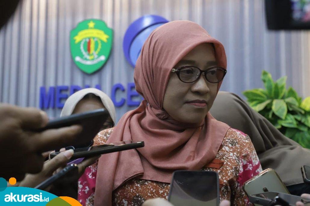 Sekretaris Daerah (Setda) Provinsi Kaltim, Sri Wahyuni, ketika diwawancarai awak media terkait Upacara Pembukaan MTQN ke-XXX. (Dok. Diskominfo Kaltim)