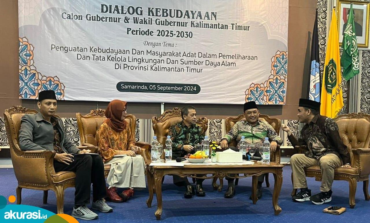 Seno Aji dan Hadi Mulyadi saat menjadi narasumber pada acara Dialog Kebudayaan. (Yasinta Erikania Daniartie/Akurasi.id)