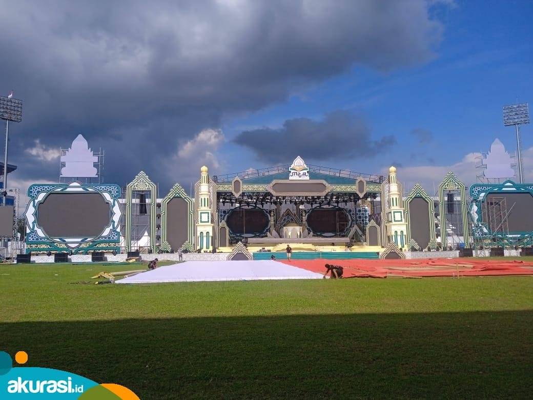 Potret panggung utama pada arena pembukaan MTQ Nasional di Kaltim. (Yasinta Erikania Daniartie/Akurasi.id)