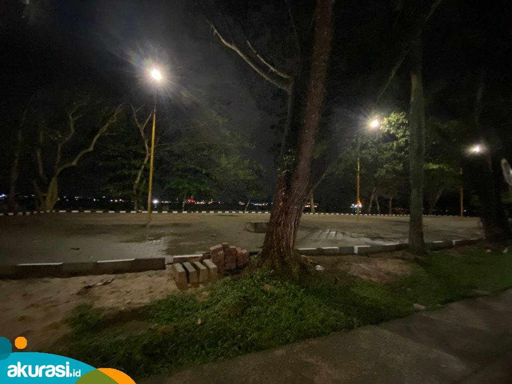 lokasi parkir bagi pengunjung Teras Samarinda, eks SPBU Teluk Lerong Jalan RE Martadinata, Samarinda Ulu. (Dhion/Akurasi.id)